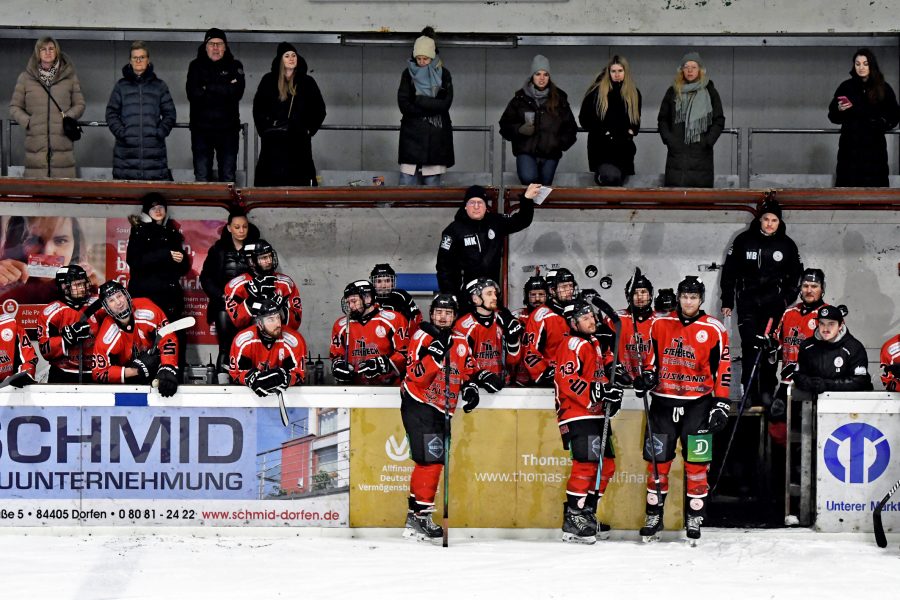 homepage - ESV-Bank um Coach Manuel Bertl (re.) u. Mike Krähmüller (li.) - im Wartestand bei den Playoffs