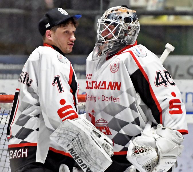 homepage - ESV-Goalie Hammerlindl (li.) u. Fischer (re.)