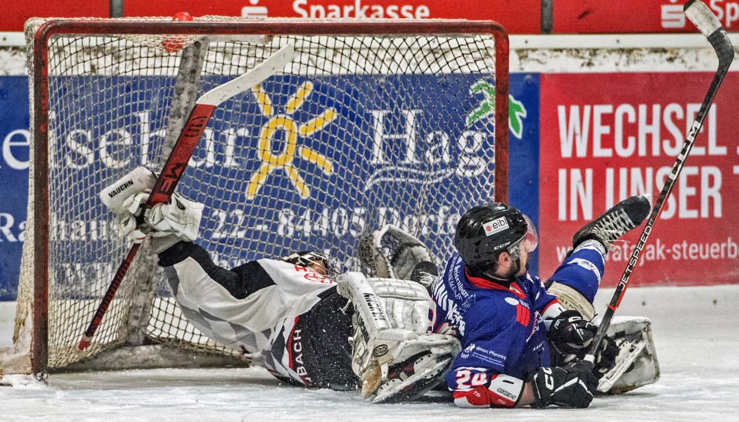 homepage - ESV Goalie Hammerlindl unter Druck - Scene aus dem letzten Derby gegen Dorfen 1b