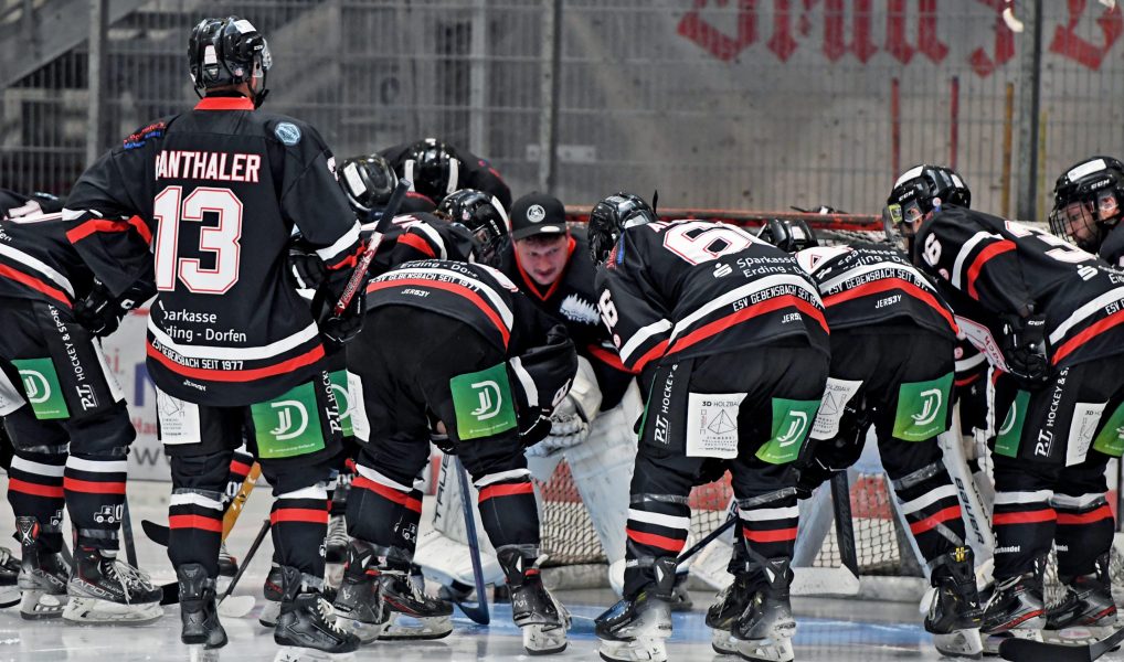 homepage - ESV Team-Einschwörung - mit neuen Trikots vor 2. Testspiel - in Bad Aibling