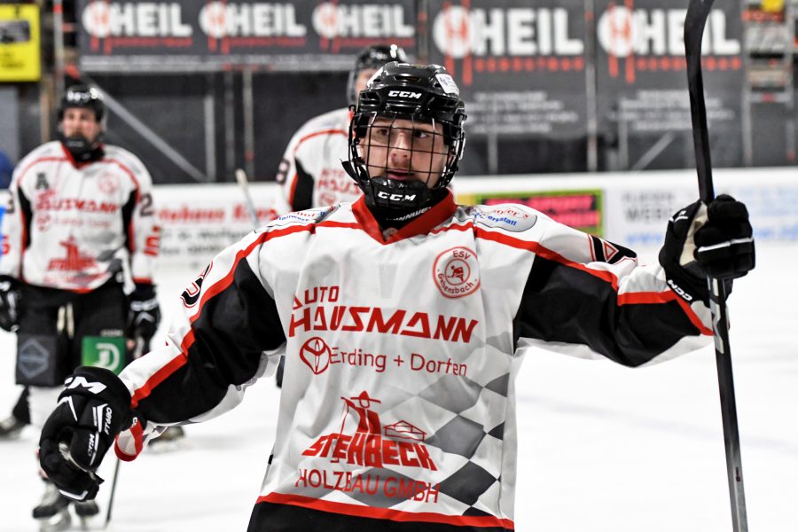 homepage - Lukas Piller (ESV) - Hattrick gegen Dorfen 1b und 2 Treffer gegen Aich